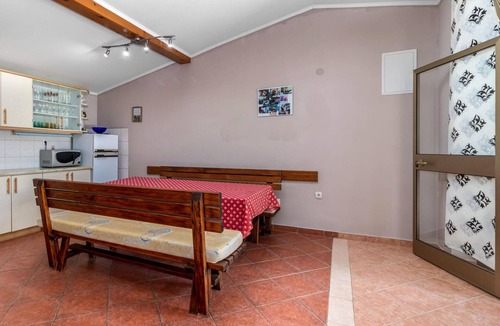 Jadranovo Apartment | Stunning apartment in Jadranovo with WiFi