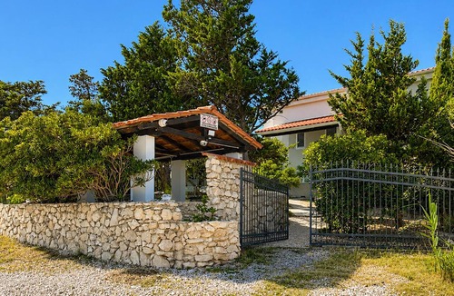 Smokvica Apartment | Stunning apartment in Smokvica with WiFi