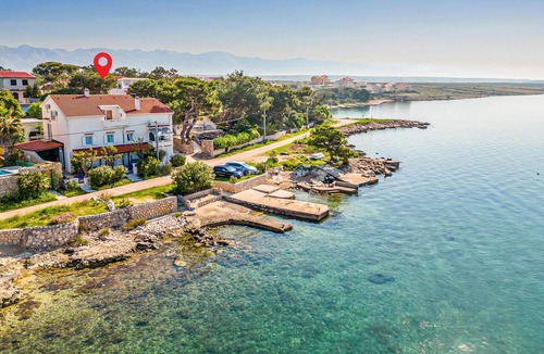 Kosljun Apartment | Stunning apartment in Kosljun with WiFi