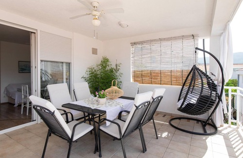 Klek Apartment | Stunning apartment in Klek with house sea view