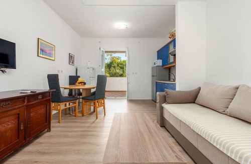 Lukoran Apartment | Stunning apartment in Lukoran with WiFi
