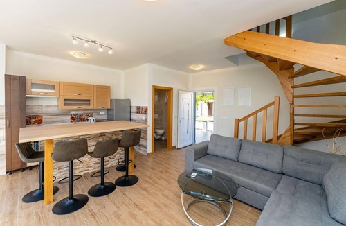 Rtina Apartment | Stunning apartment in Rtina with WiFi