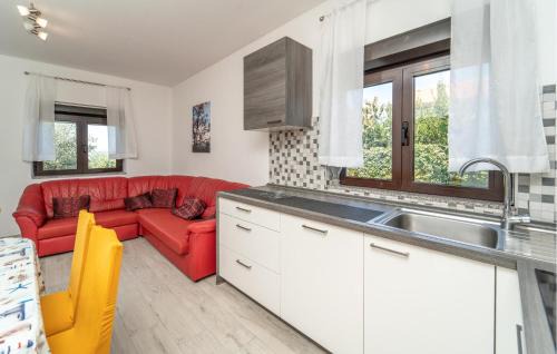 Rtina Apartment | Stunning Apartment In Rtina With House Sea View