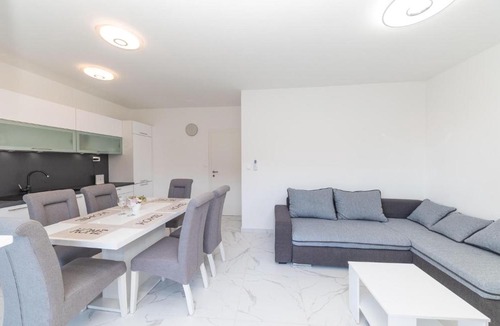 Seget Donji Apartment | Stunning apartment in Trogir with WiFi and 2 Bedrooms