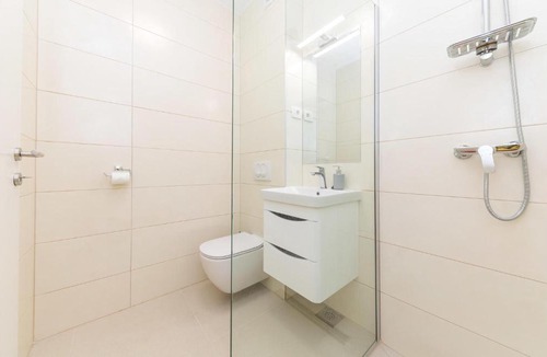 Seget Donji Apartment | Stunning apartment in Trogir with WiFi and 2 Bedrooms