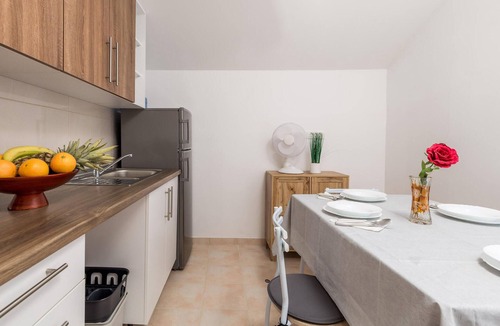 Vlasici Apartment | Stunning apartment in Vlasici with house sea view