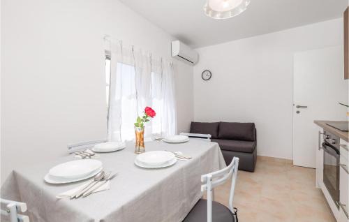 Vlasici Apartment | Stunning Apartment In Vlasici With House Sea View