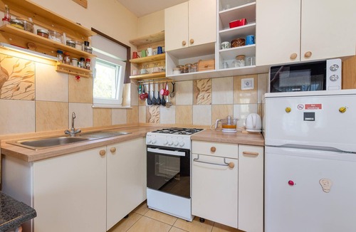 Gracac House | Stunning home in Kunovac Kupirovacki with WiFi