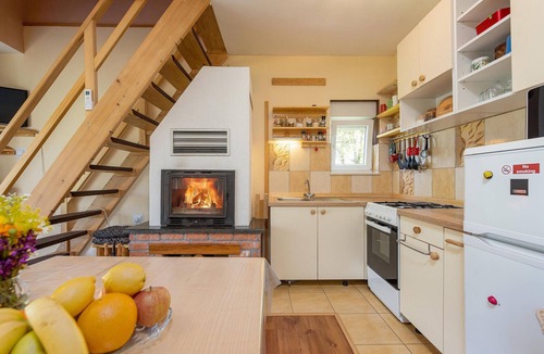 Gracac House | Stunning home in Kunovac Kupirovacki with WiFi