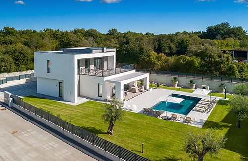 Butkovici House | Stunning home in Stancija Paradiz