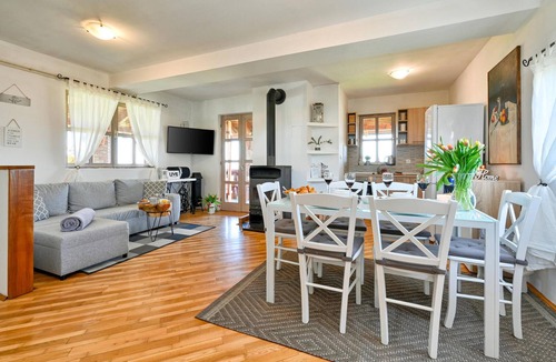 Gornji Kneginec House | Stunning home in Gornji Kneginec with WiFi