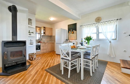 Gornji Kneginec House | Stunning home in Gornji Kneginec with WiFi