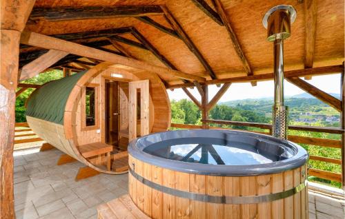 Sveti Ivan Zelina House | Stunning Home In Adamovec With Sauna