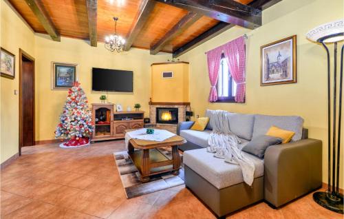 Sveti Ivan Zelina House | Stunning Home In Adamovec With Sauna