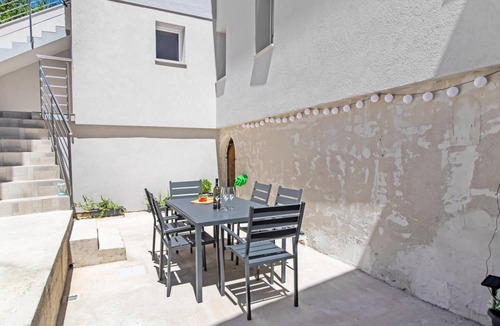 Bakarac House | Stunning home in Bakarac with WiFi