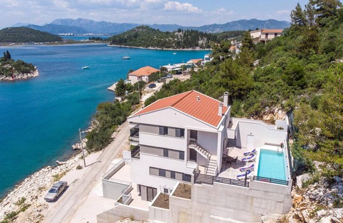 Blace House | Stunning home in Blace