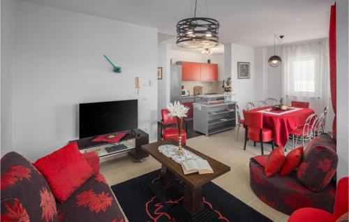 Crveni Vrh House | Stunning Home In Crveni Vrh With Wifi