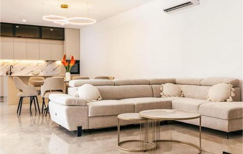 Donji Prolozac House | Stunning Home In Donji Prolozac