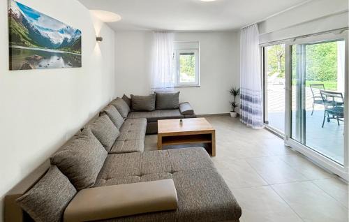 Donji Prolozac House | Stunning Home In Donji Prolozac