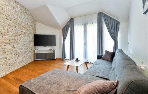 Lasinja House | Stunning Home In Desni Stefanki