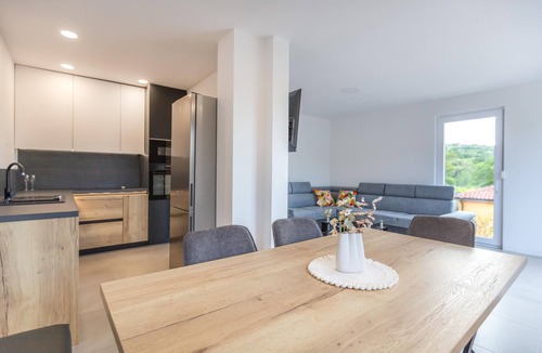 Dekani House | Stunning home in Dekani with private swimming pool, can be inside or outside