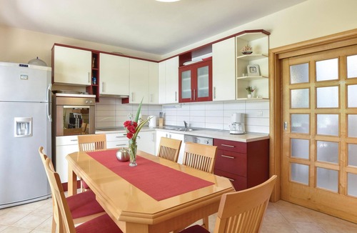 Dicmo House | Stunning home in Dicmo