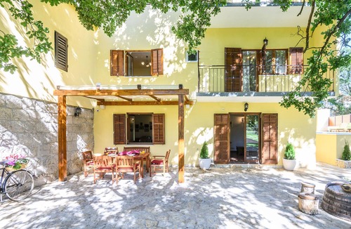 Trilj House | Stunning home in Dicmo