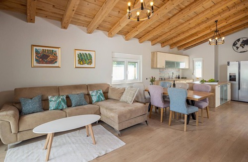 Marina House | Stunning home in Dograde