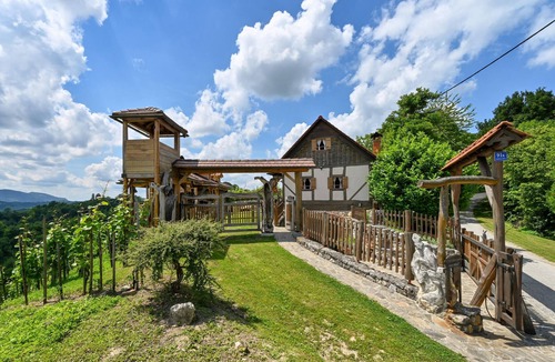 Donja Voca House | Stunning home in Donja Voca