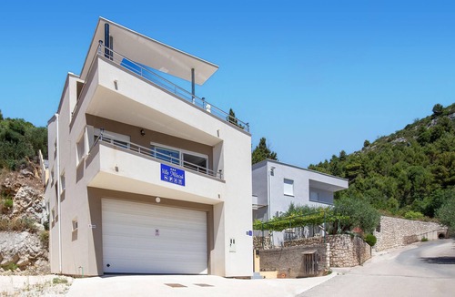 Duba House | Stunning home in Duba with house sea view