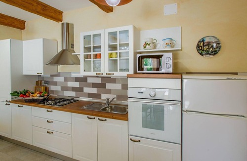 Garica House | Stunning home in Garica