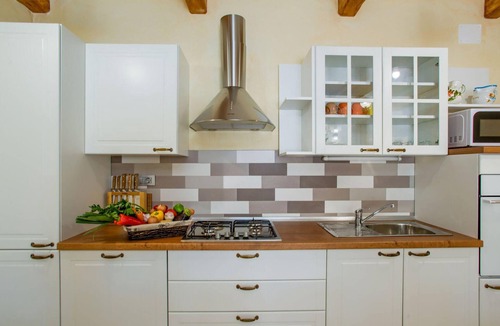 Garica House | Stunning home in Garica