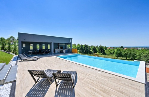 Klostar Ivanic House | Stunning home in Klostar Ivanic