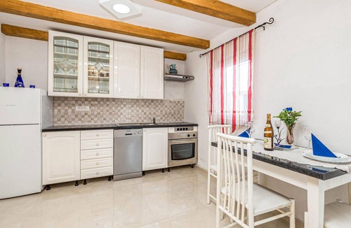 Jurdani House | Stunning home in Jurdani with WiFi