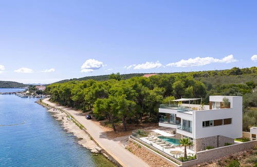 Kali House | Stunning home in Kali