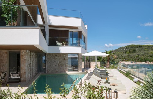 Kali House | Stunning home in Kali