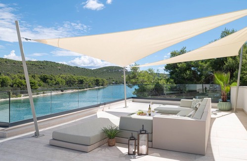 Kali House | Stunning home in Kali