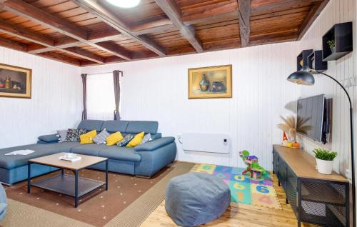 Kapela House | Stunning Home In Kapela