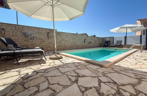 Kastelir House | Stunning home in Kastelir