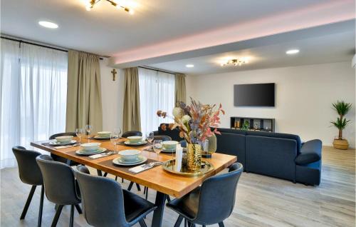 Klostar Ivanic House | Stunning Home In Klostar Ivanic