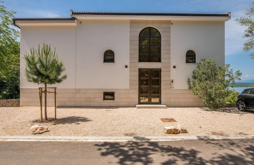 Klimno House | Stunning home in Klimno with WiFi