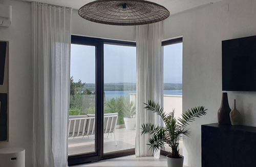 Klimno House | Stunning home in Klimno with WiFi