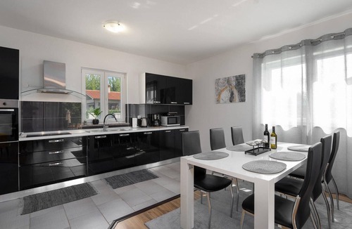 Becici House | Stunning home in Labin with WiFi