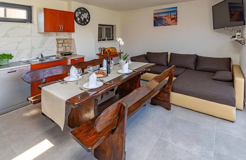 Nedescina House | Stunning home in Nedescina