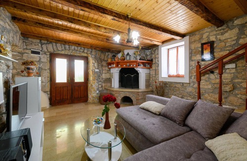 Nedescina House | Stunning home in Nedescina