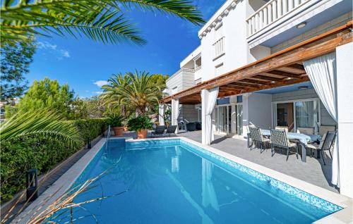 Okrug Gornji House | Stunning Home In Okrug Gornji