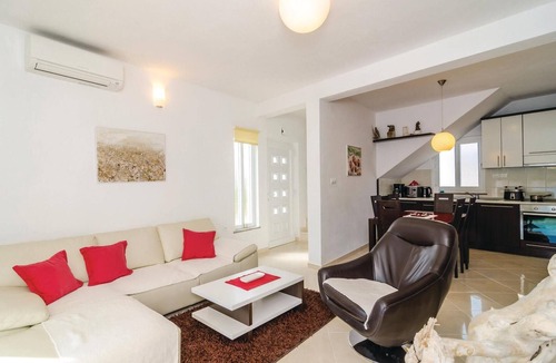 Blace House | Stunning home in Opuzen with WiFi