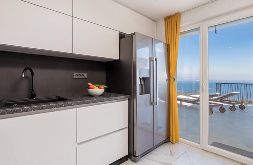 Poljane House | Stunning home in Poljane