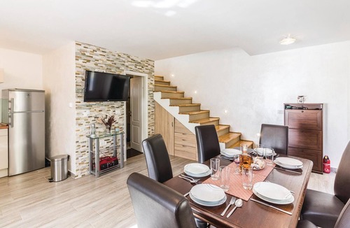 Pomer House | Stunning home in Pomer with WiFi