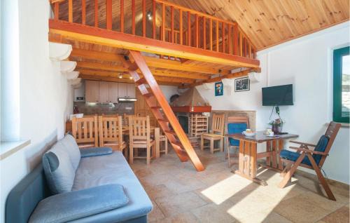 Dol House | Stunning Home In Postira With Wifi